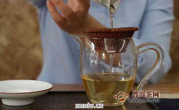 普洱茶的挂杯香怎么回事：持久好还是不挂好，如何鉴别？熟茶挂杯现象解析。