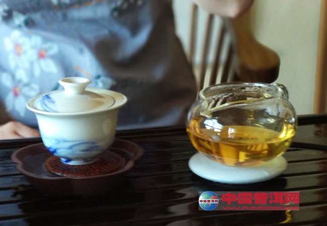 普洱生茶新茶：品鉴、选购、冲泡与品饮全攻略，让你轻松成为普洱茶专家！