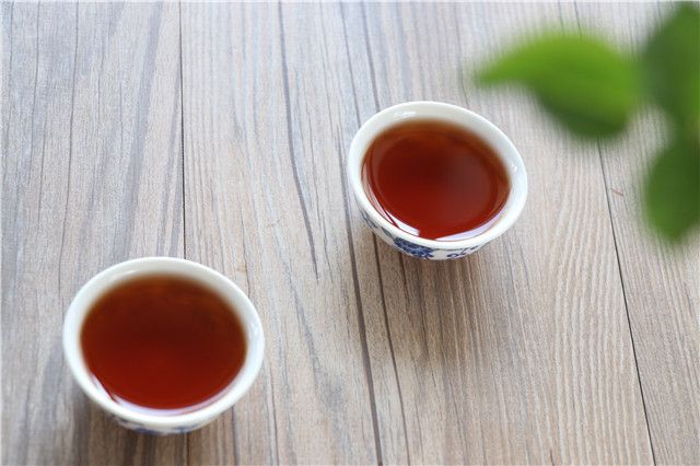 探究普洱茶腥味产生原因：工艺、原料还是存方式？