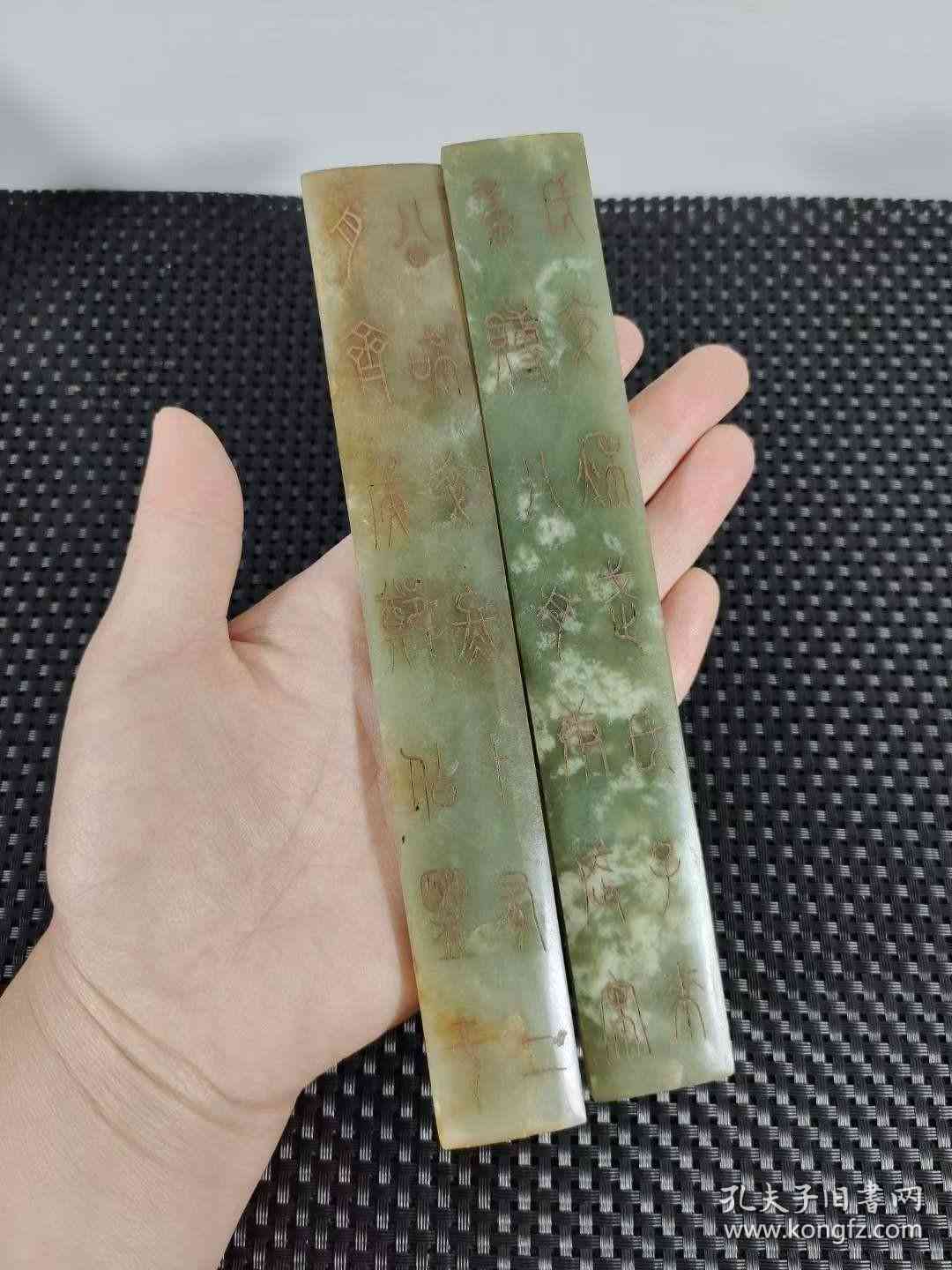 老出土有沁色的翡翠手獨值多小钱