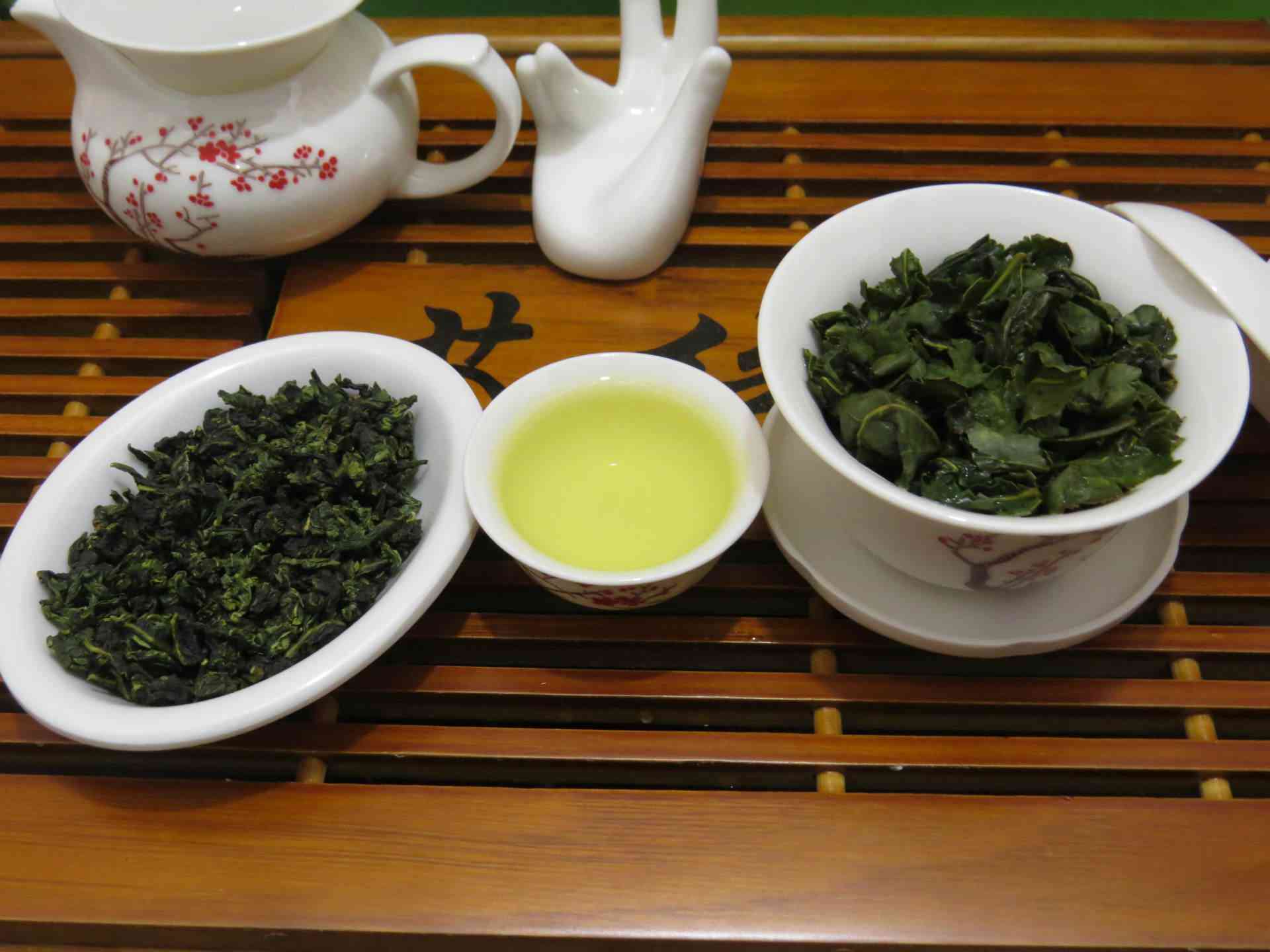 普洱茶：晒青茶的制作过程及其与普通青茶的区别探究