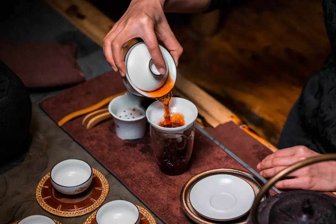 陈皮普洱茶的全面功效及适用人群解析，助你了解其健益处和饮用建议