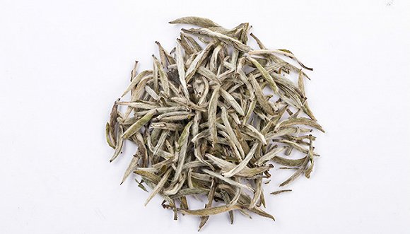 普洱茶的七种类型及其各自特色：从生茶到熟茶，从散茶到饼茶