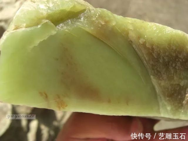 和田玉黄口料的颜色选择与质量关系：是否越黄越好？