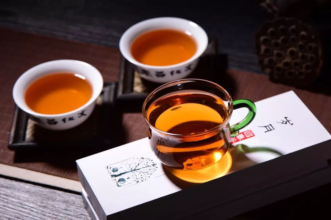 新 探索普洱茶生茶世界：哪一款茶叶荣膺生茶之王的美誉？