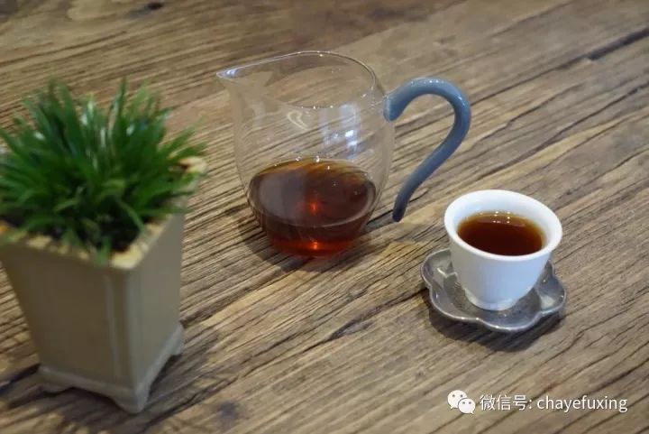 普洱茶黄色：一款充满魅力、滋味独特的茶品解读