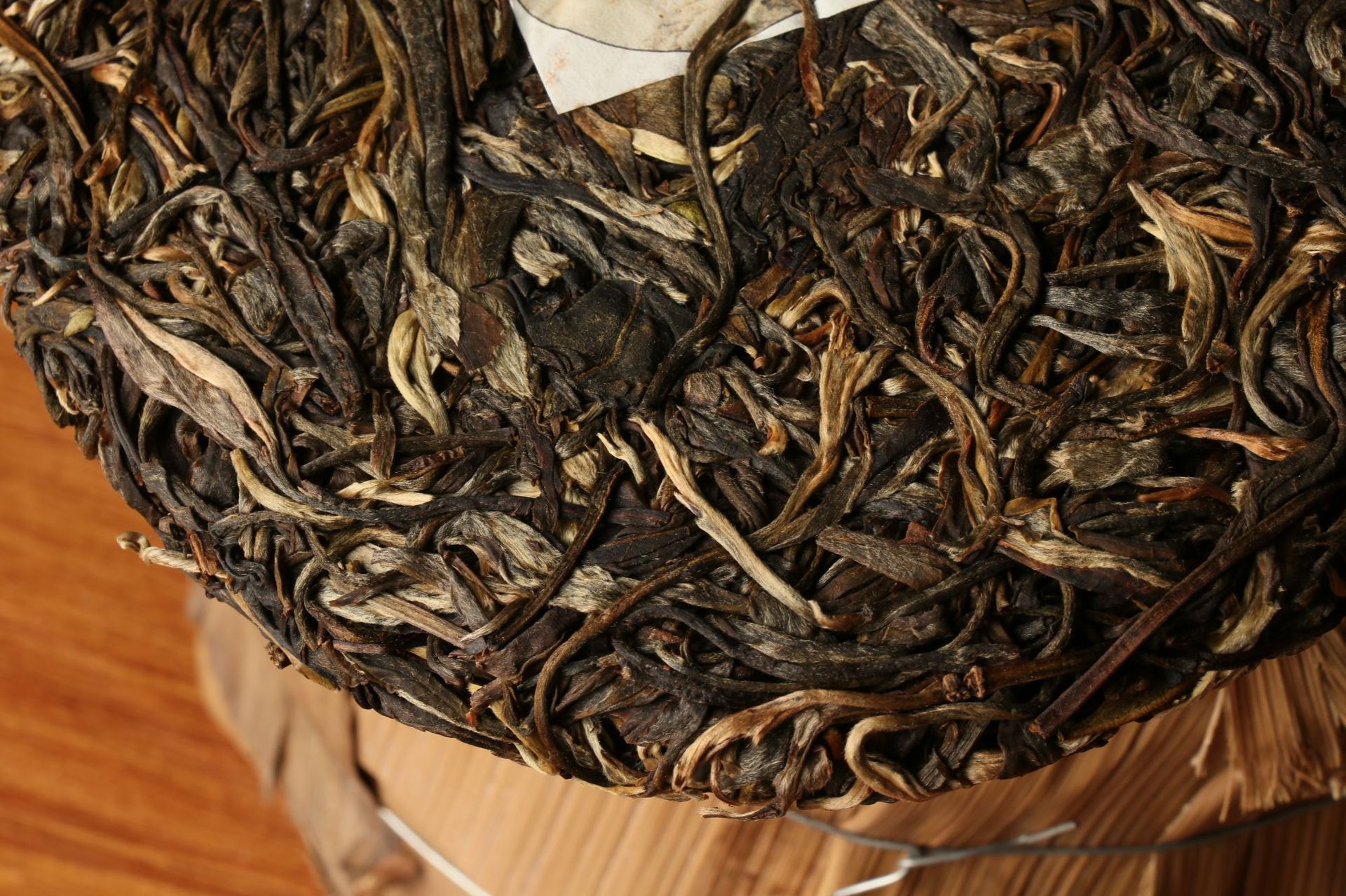 新云南普洱茶饼200克，精选古树小饼，展现地道生茶魅力