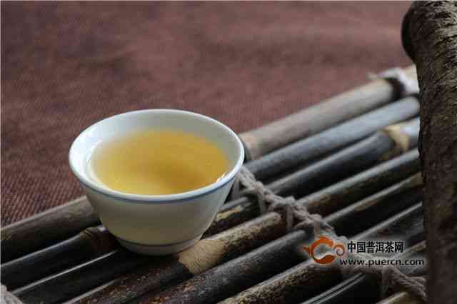 普洱茶库存老茶还是新茶好喝：探索普洱茶的品质