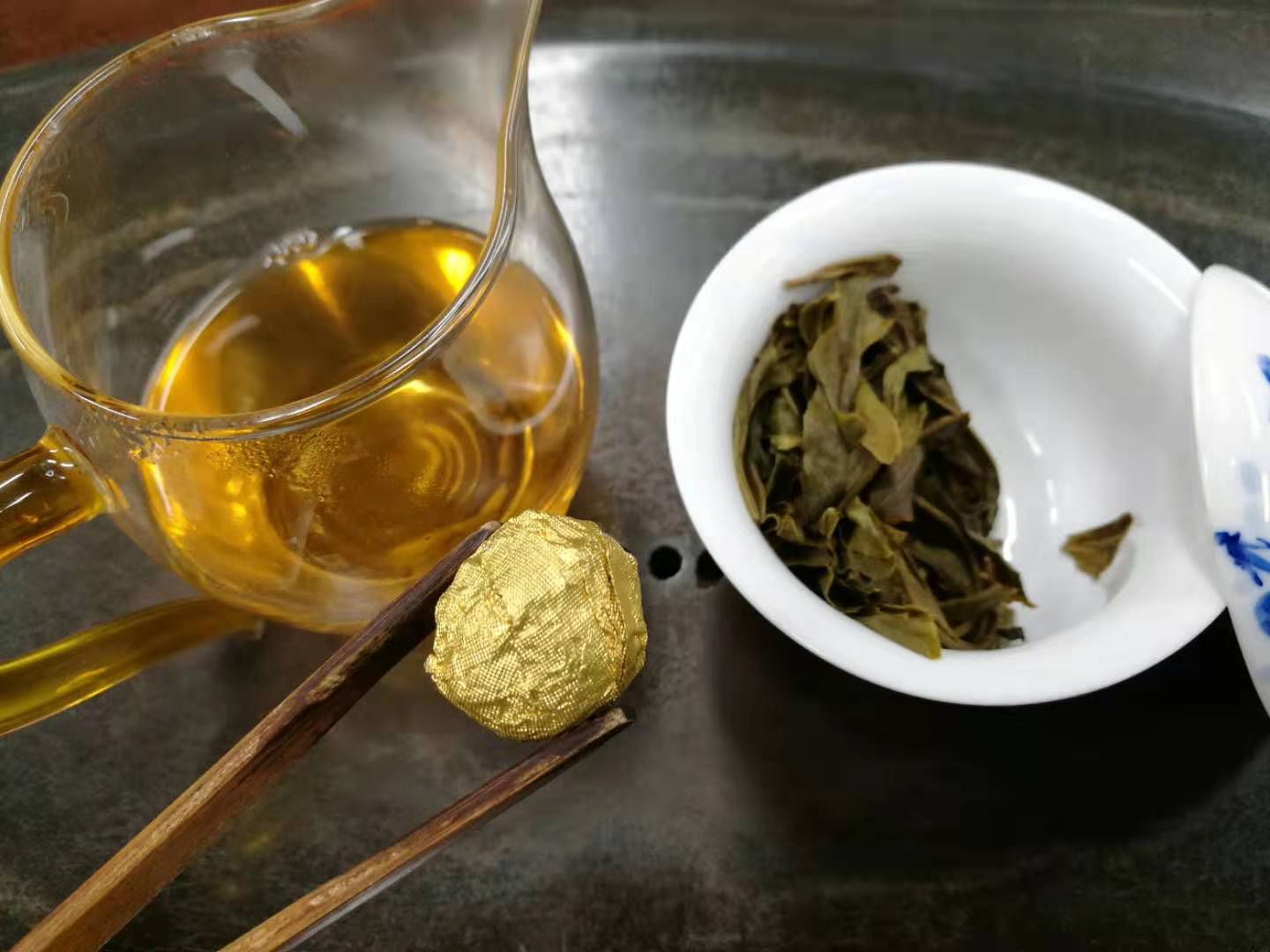 全方位指南：如何冲泡普洱茶生茶龙珠，让您品尝出口感与风味