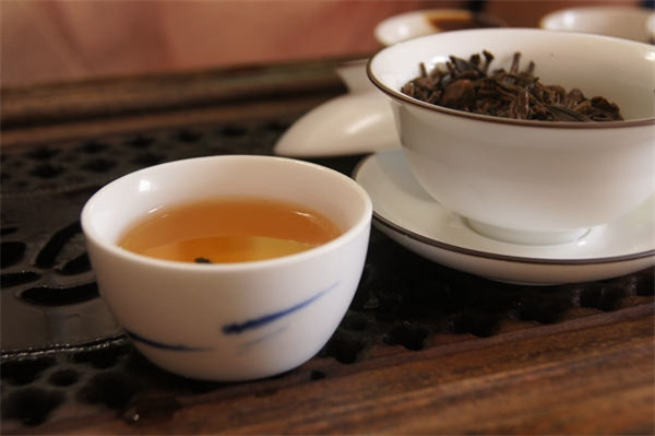 普洱茶搭配什么好喝的茶具：普洱茶泡法与搭配茶点推荐