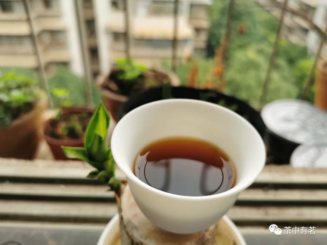 普洱茶混饮：熟茶还是生茶更佳？