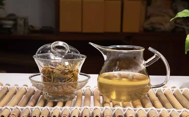 普洱紧压茶熟茶的全面功效与作用：了解其对健、消化和心理的影响