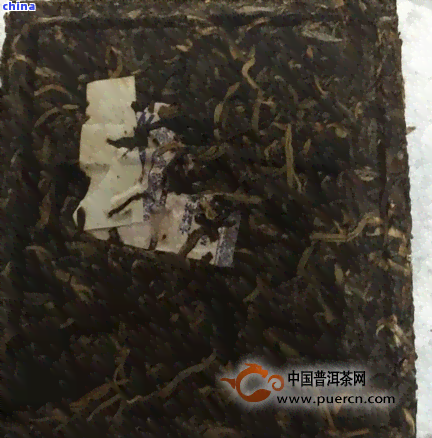 大益普洱茶九二方砖价格及真假对比，九二方砖年份及品质评价。