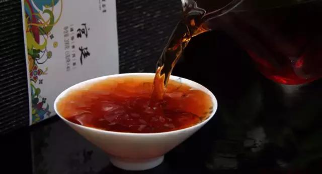 新 '普洱茶：熟茶与生茶的对比，哪种更适合你？'