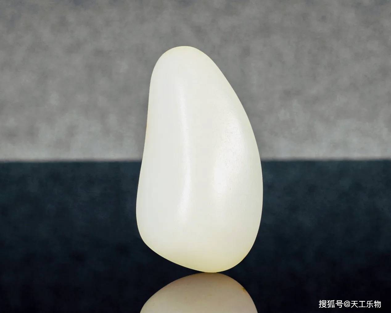 新探讨和田玉颜色选择：乳白色与白色的优劣势分析