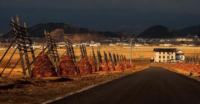 云南迪庆旅游景点全面指南：探索香格里拉的自然风光与人文景观