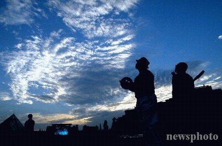 2004年10月12日：这一天的重要与背景