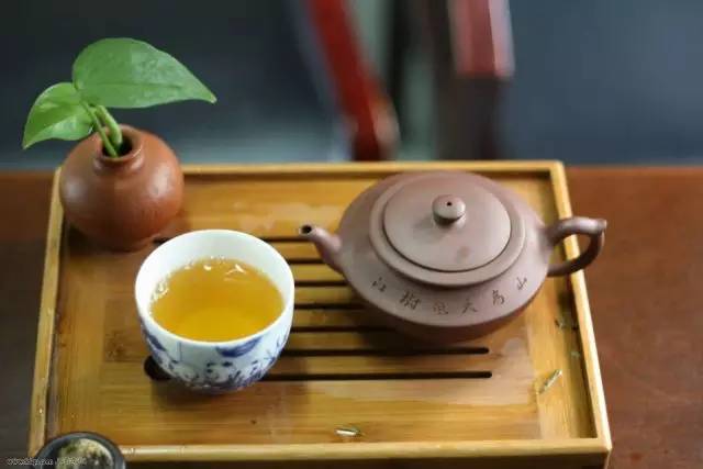 96真雅号普洱茶散茶：品种特点、制作工艺、品质鉴与品饮方法全方位解析