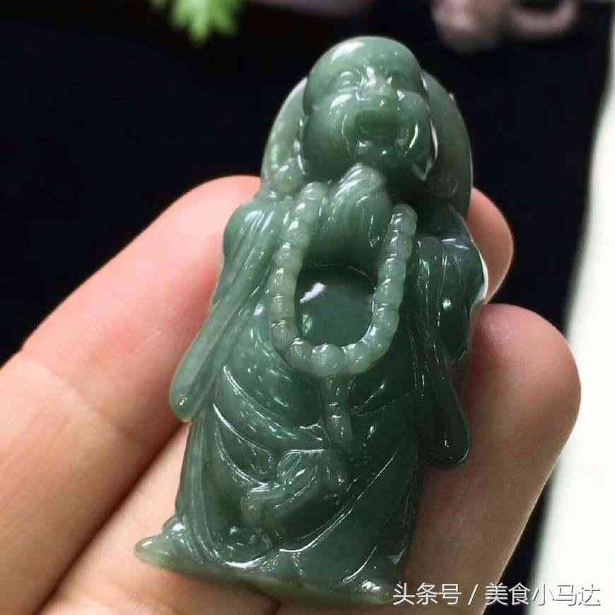 翡翠白色的值钱吗？与浅绿色相比，翡翠白玉好还是不好？