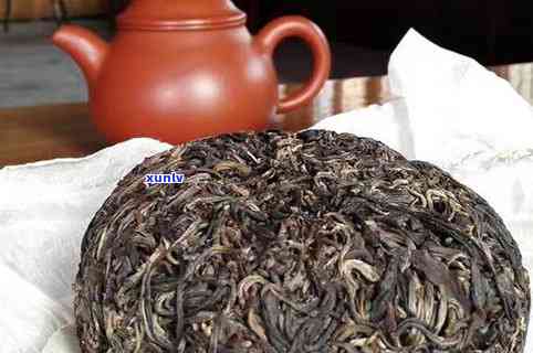 九年的普洱茶值多少钱一瓶：熟茶与生茶的价格对比