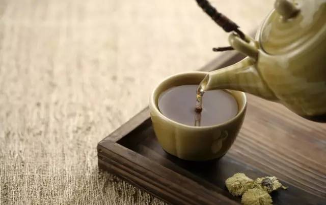 普洱茶之恋：400字的品茶日记与感悟