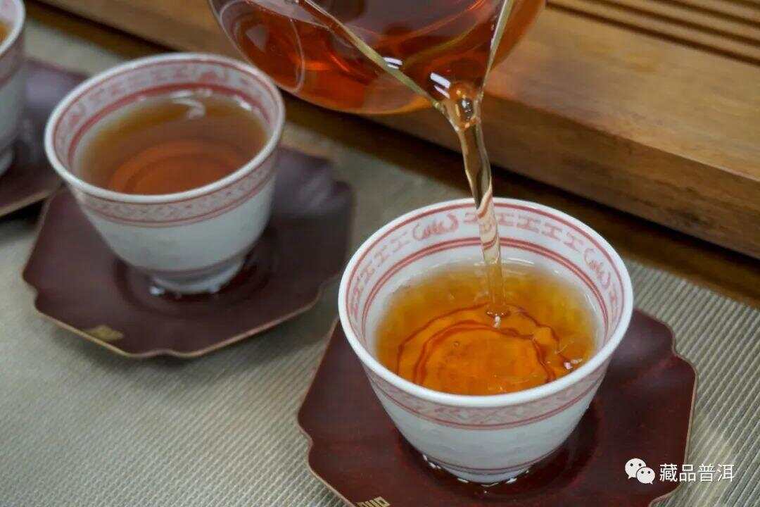 新品鉴普洱茶的老茶：步骤、技巧和口感优化指南