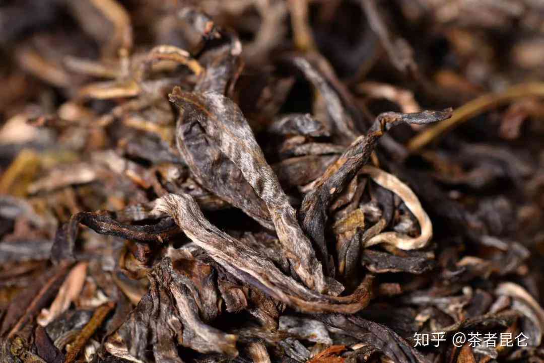 吉茶普洱茶甜白还是苦白