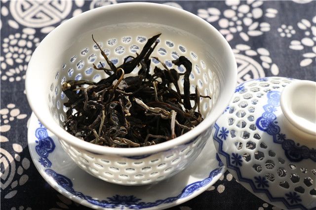 探究茶梗多的普洱茶为何具有甜味，以及它对茶叶品质和口感的影响