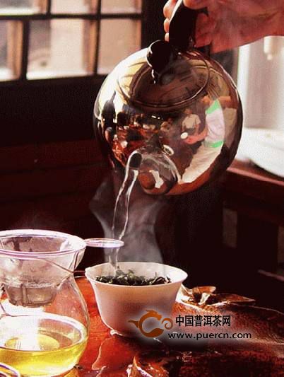 新探讨普洱茶的理想泡法：何时何地使用何种水？