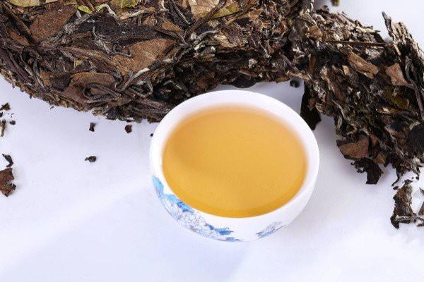 福鼎白茶与普洱茶：哪种茶叶更受欢迎？比较两大名茶的特点与优劣