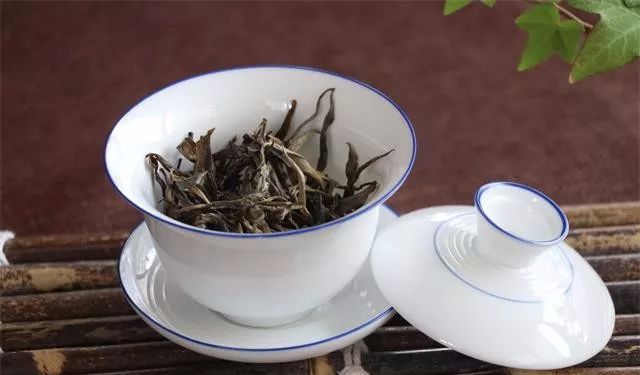 新陈年普洱茶的冲泡方法：如何正确煮出美味的老茶？