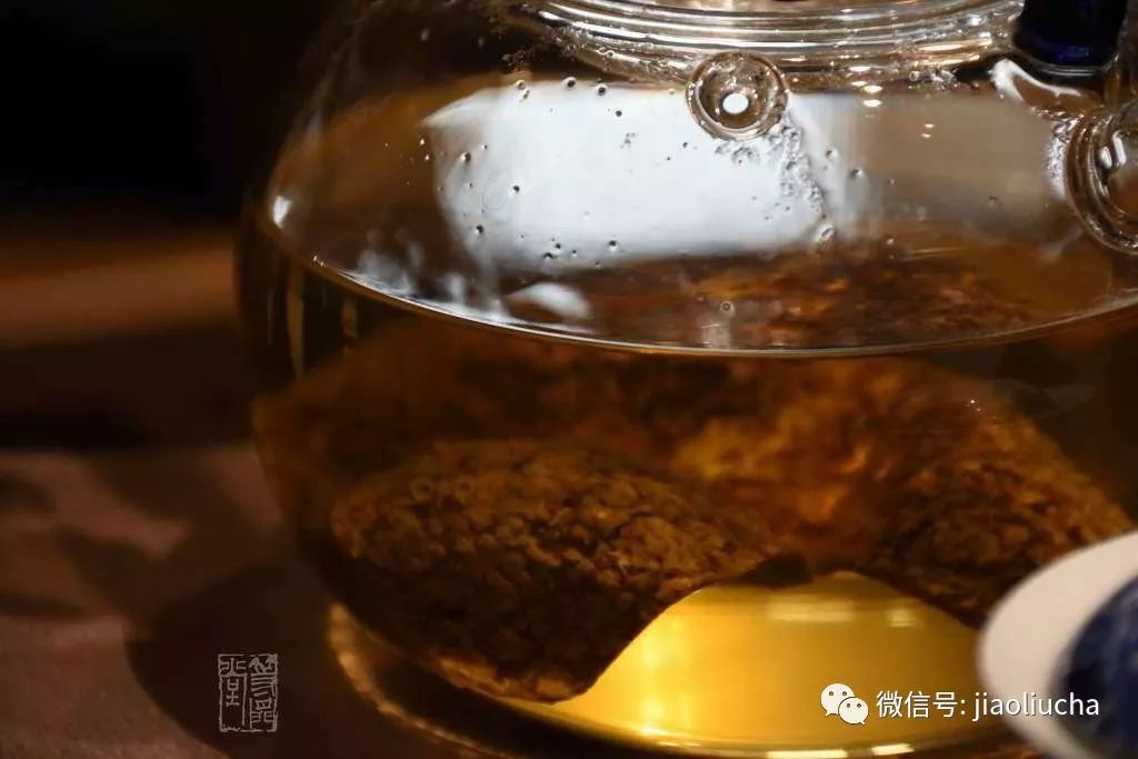 外面是陈皮里面是普洱茶吗？为什么？