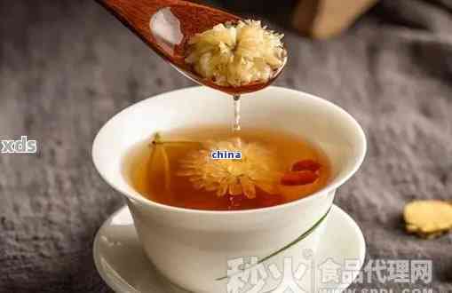 菊花熟普洱茶与湿热体质：功效、禁忌及如何正确饮用