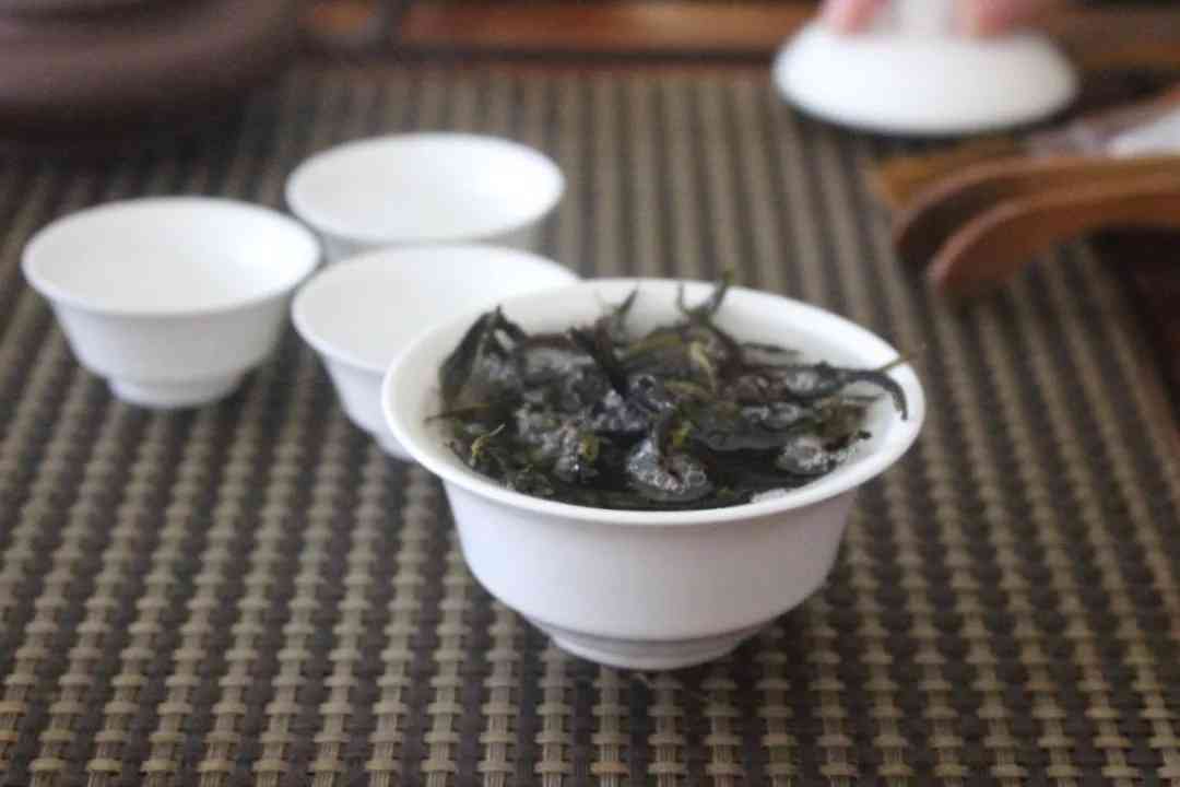 新 普洱茶与单丛茶：一场味觉的碰撞，哪个更入你的口？