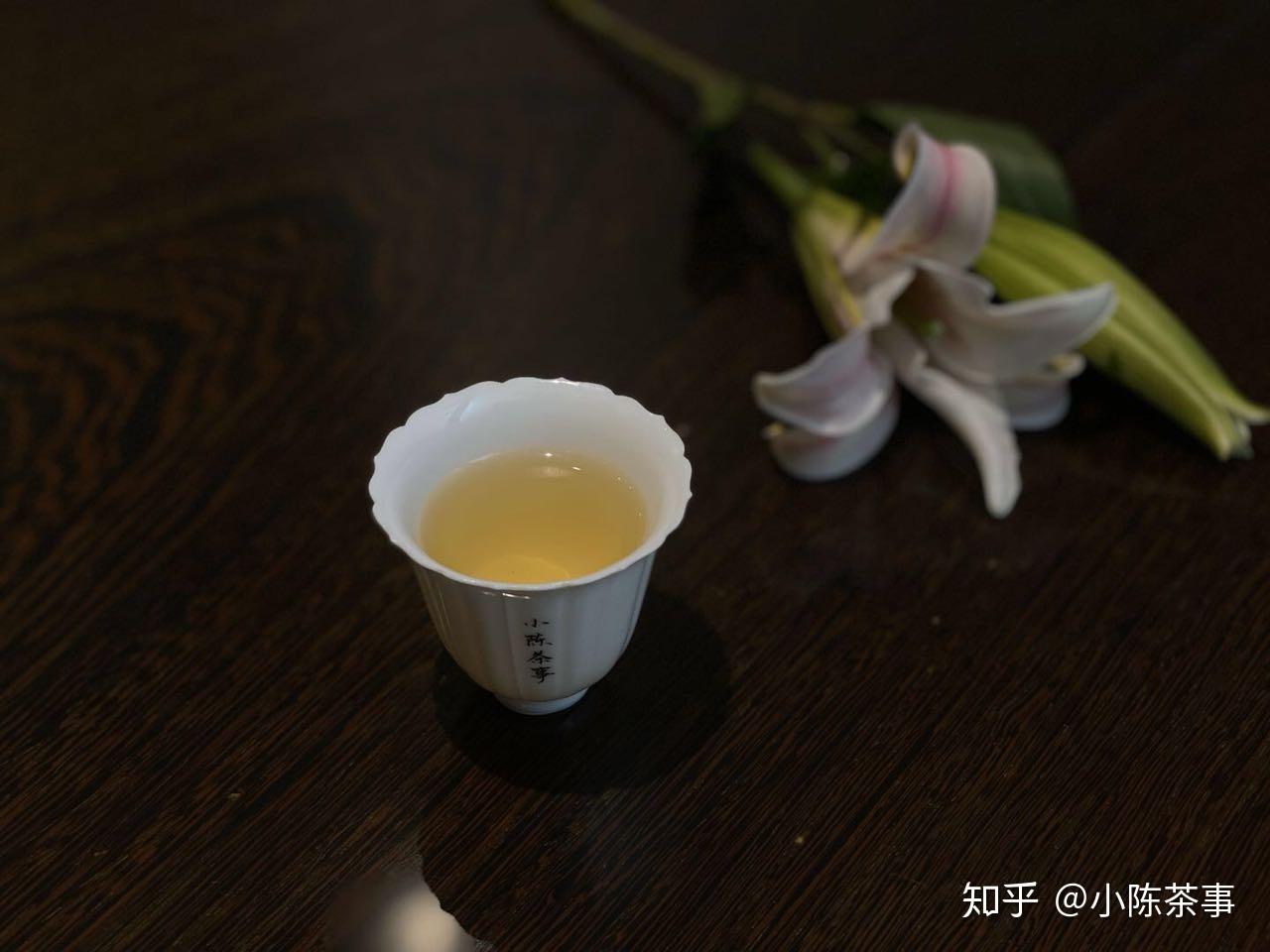 老白茶和普洱茶口感区别在哪：探究两种茶叶的独特韵味