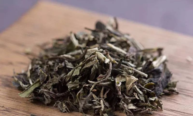 老白茶和普洱茶口感区别在哪：探究两种茶叶的独特韵味