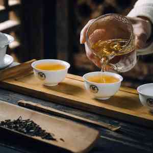 新 2014年生产的曼松普洱茶生茶，每200克的实价格与品质对比