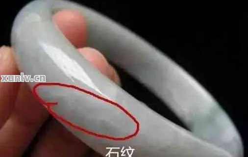 翡翠双面雕刻：裂纹的产生与解决方法