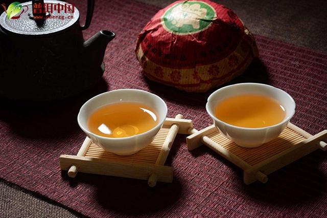 搭配普洱茶的精美茶点：品味悠闲时光