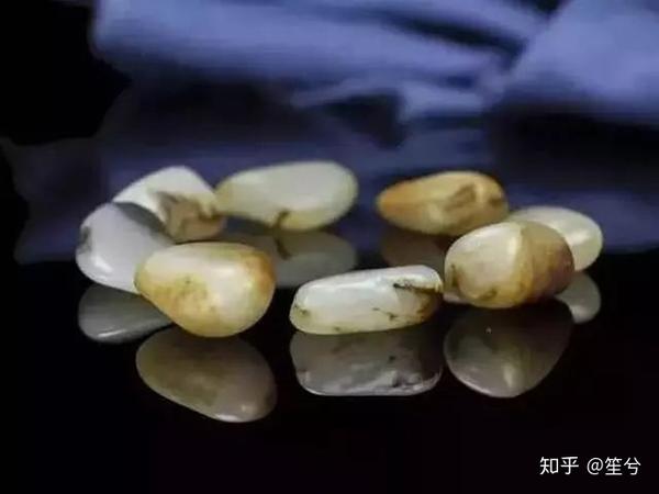 和田玉灰白和青白哪个好一点？