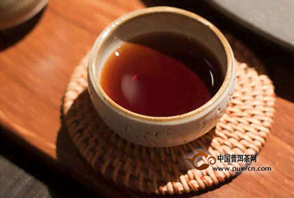 普洱茶泡出来为什么是苦涩：探究普洱茶的口感及原因