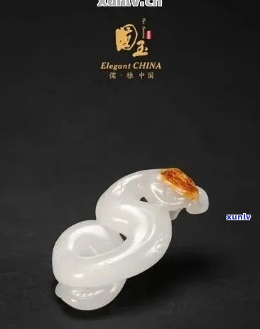 翡翠选择指南：属蛇男性如何挑选最适合的翡翠饰品？