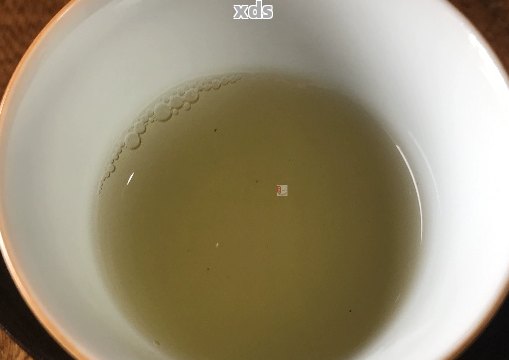 普洱茶里面的白色絮状物能溶于水吗？