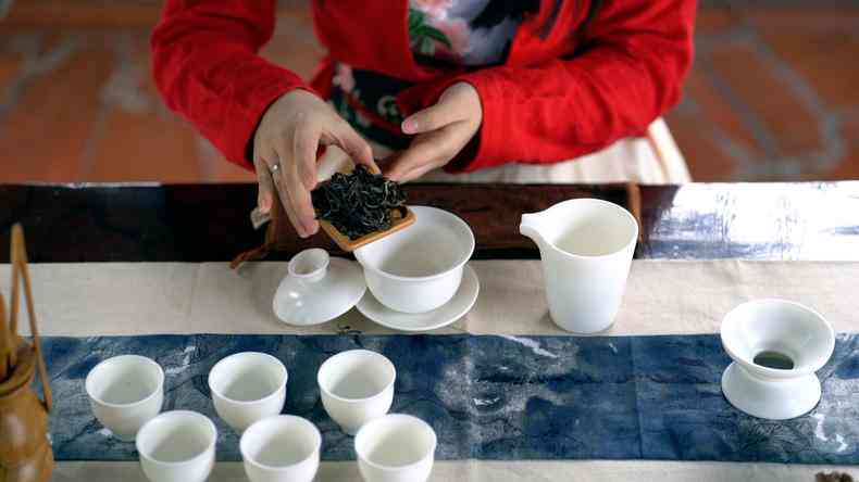 普洱茶离地晾晒多久能喝：掌握好时间，享受好茶香