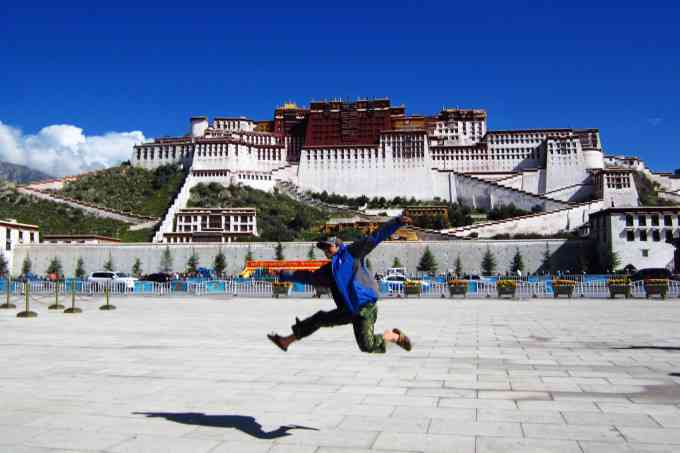 延庆在地理上的位置，历史文化特色，旅游景点，户外探险和冬季运动