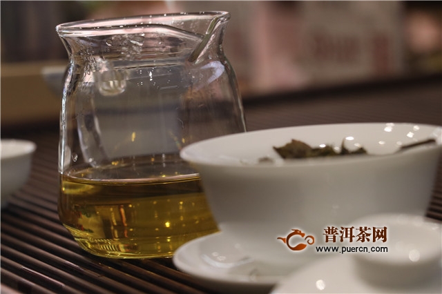 如何优雅地品鉴普洱茶？拆叶饮用的方式