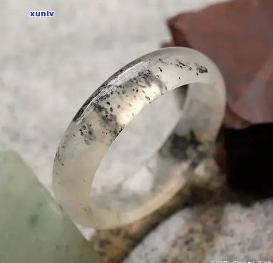 水沫玉有色吗？水沫玉带色值钱吗？水沫玉有黄色吗？水沫玉会变色吗？