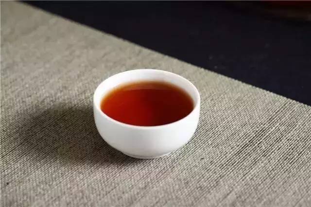 喝了普洱茶感觉饿正常吗？为什么女生喝完普洱茶感觉饿的很快？