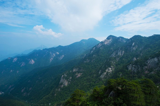 张家界出翡翠吗？真实店铺与旅游购物指南