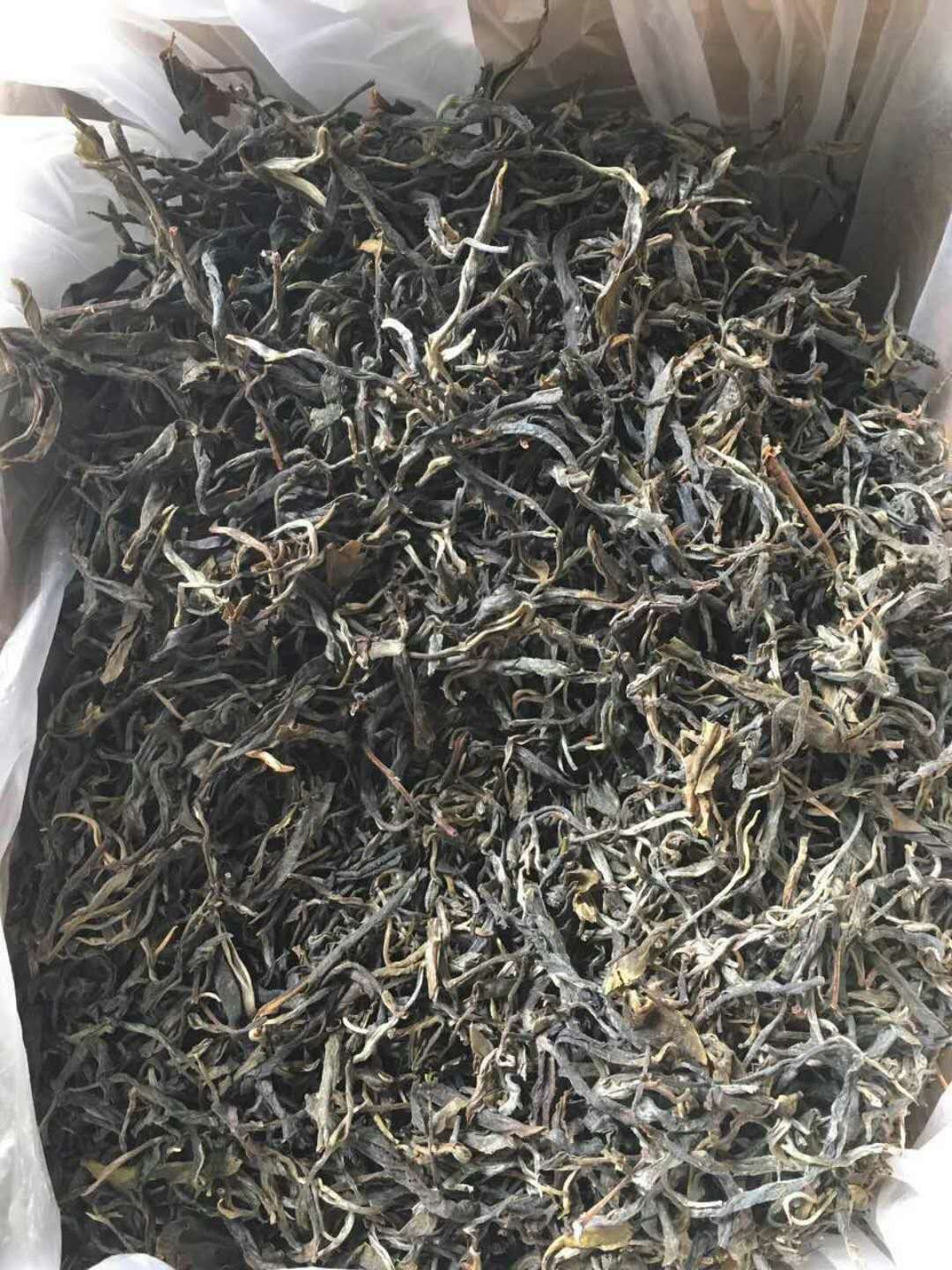 如何轻松拆开3公斤普洱茶饼？详解步骤与技巧，让你轻松品茗